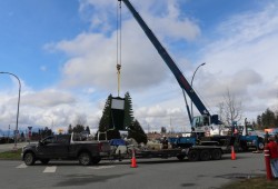 Port Alberni’s new welcome sign cost $40,000, showing a savings from the $150,000-plus cost that other municipalities face for a welcome sign, says Port Alberni Mayor Sharie Minions.