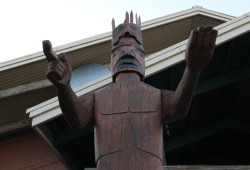 In front of the House of Huu-ay-aht stands carvings of Ho-mini-ki, the first woman, and Nutchkoa, the first man (pictured), copies of giant figures that once stood before a long house at Kiixʔin. 