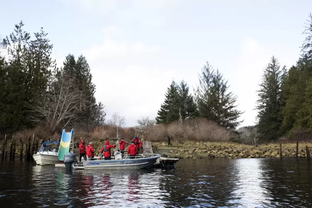 Students in the Captain's Boat Camp dock in Cannery Bay so that their instructors can debrief the day's lessons, near Tofino, on Feb. 22 2021. Photograph by Melissa Renwick