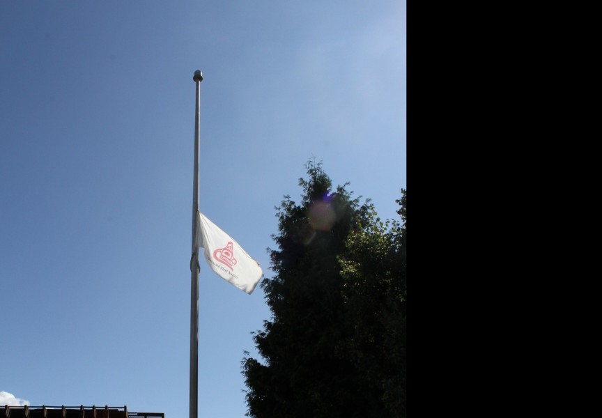 The Hupacasath flag flies at half mast at Port Alberni's Victoria Quay. (Eric Plummer photo)